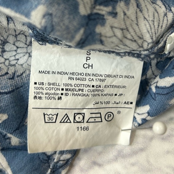 Old Navy Blue and White Floral Blouse - Picture 7 of 7